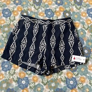 Everly Navy blue and white patterned shorts Women's Medium New with tags NWT